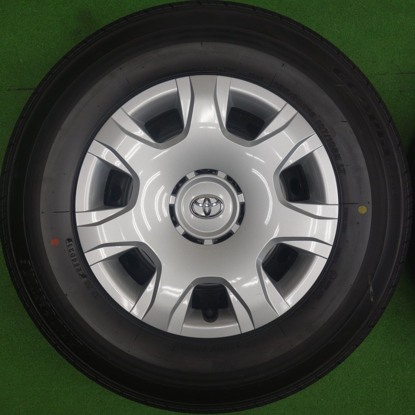 新車外し◎トヨタ 200系 ハイエース 純正 スチール 195/80R15 107/105N ブリヂストン エコピア RD613 15インチ PCD139.7/6H◎6061101KTノ