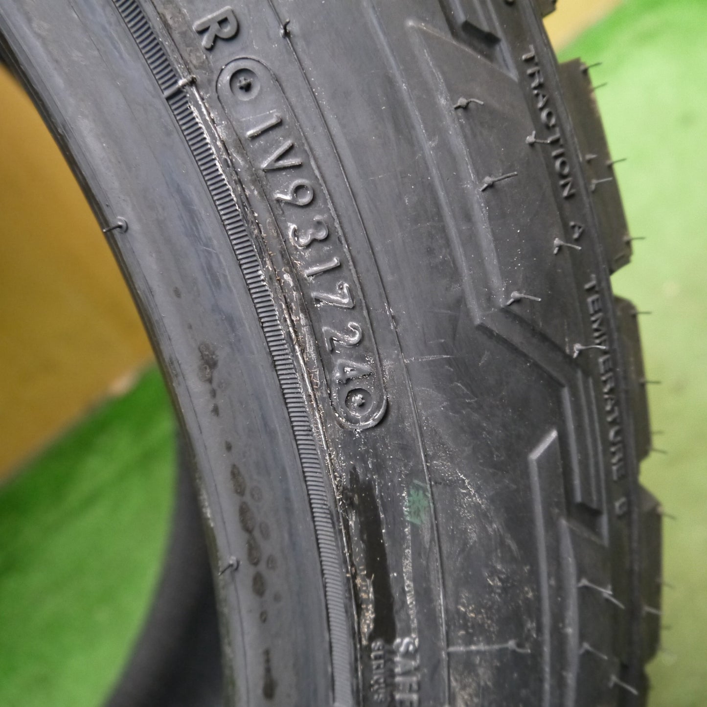 未使用！24年！1本★305/40R22 ニットー RECON GRAPPLER A/T タイヤ 22インチ ランクル 100 200 等★5081806Hノタ