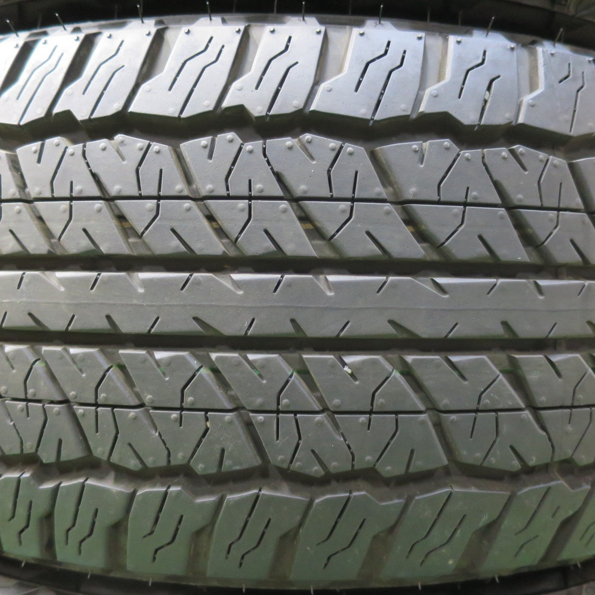 [送料無料] バリ溝！24年！ほぼ10分★225/60R18 ファルケン WILDPEAK A/T TRAIL 01A タイヤ 18インチ RAV4 ハリアー レクサス NX RX 等★5040304イノタ