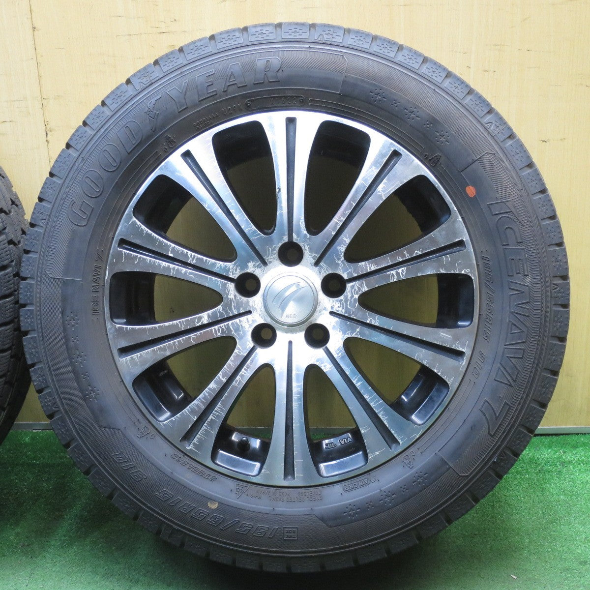 バリ溝！22年！9.5分以上★プリウス 等 195/65R15 スタッドレス グッドイヤー アイスナビ7 BEO ベオ 15インチ PCD100/5H★5081801NJス