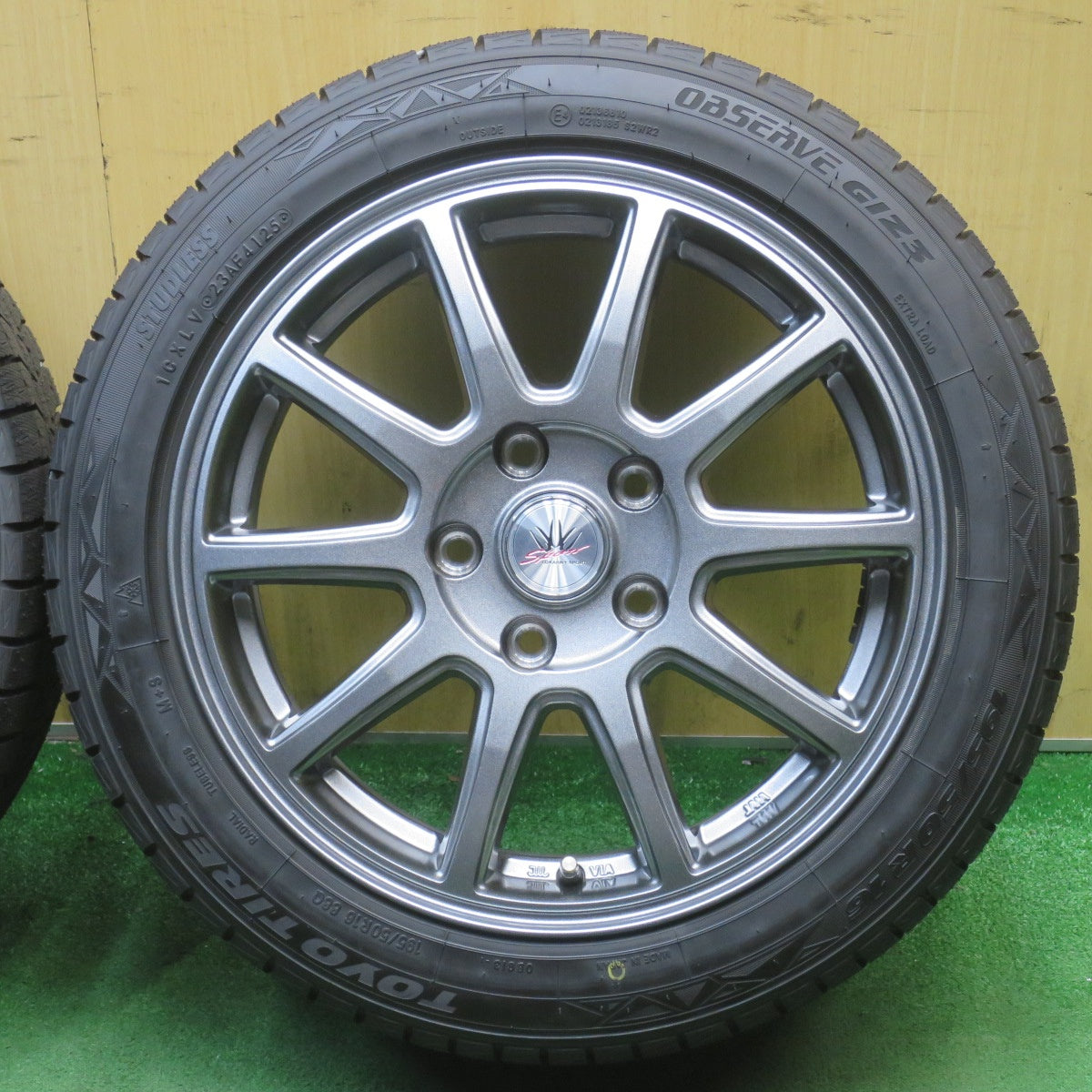 ほぼ未使用！25年！キレイ◎LOXARNY SPORT 195/50R16 スタッドレス トーヨー オブザーブ GIZ3 ロクサーニ スポーツ 16インチ PCD114.3/5H◎6072102NJス