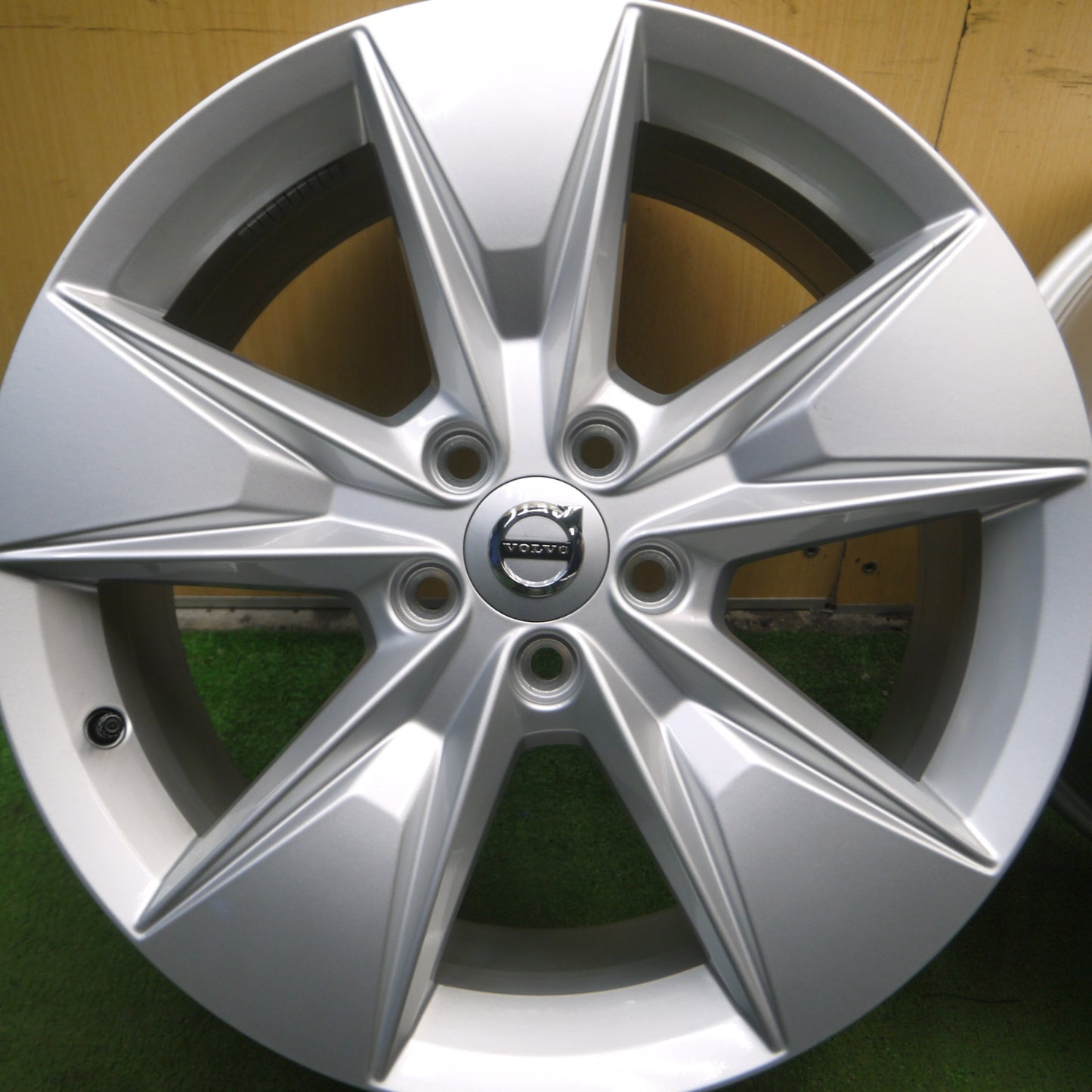 *送料無料* 新車外し★ボルボ XC60 純正 ホイール 18インチ 18×7.5J PCD108/5H★4042607Hホ