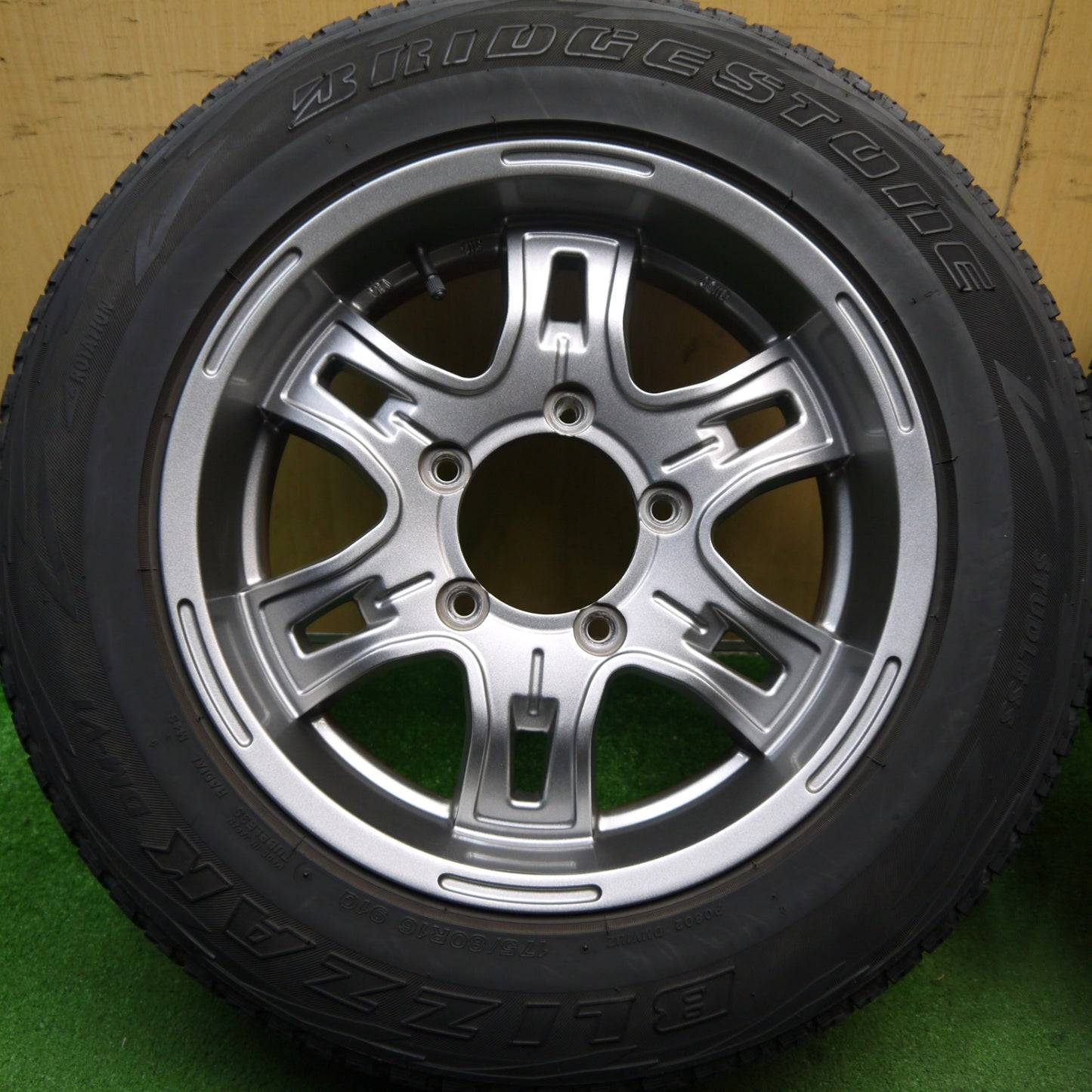 キレイ★ジムニー 等 175/80R16 スタッドレス ブリヂストン ブリザック DM-V1 社外 アルミ 16インチ PCD139.7/5H★5061005Hス