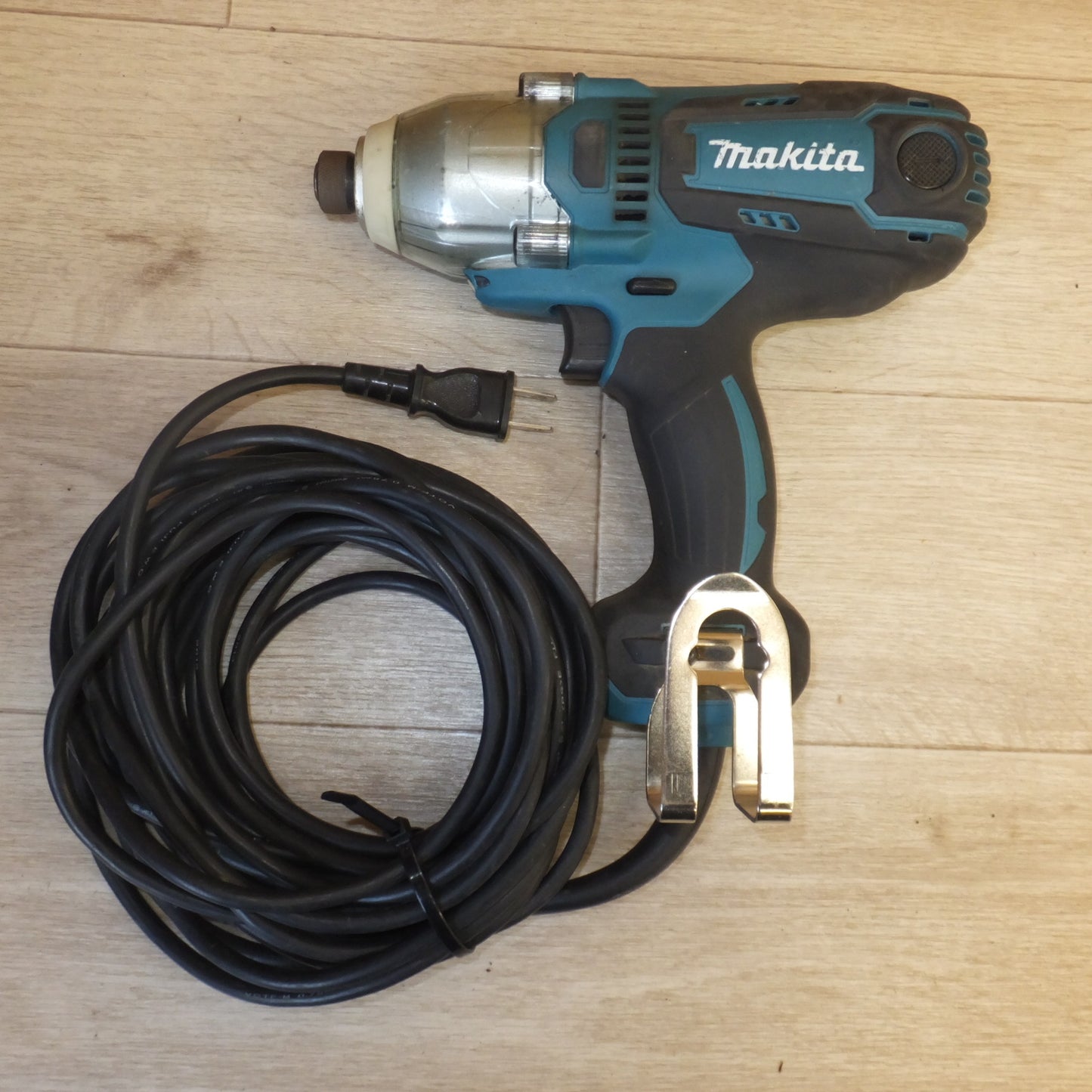 [送料無料] ★マキタ makita インパクトドライバ TD0220　100V～ 5.3A 50-60Hz 500W★