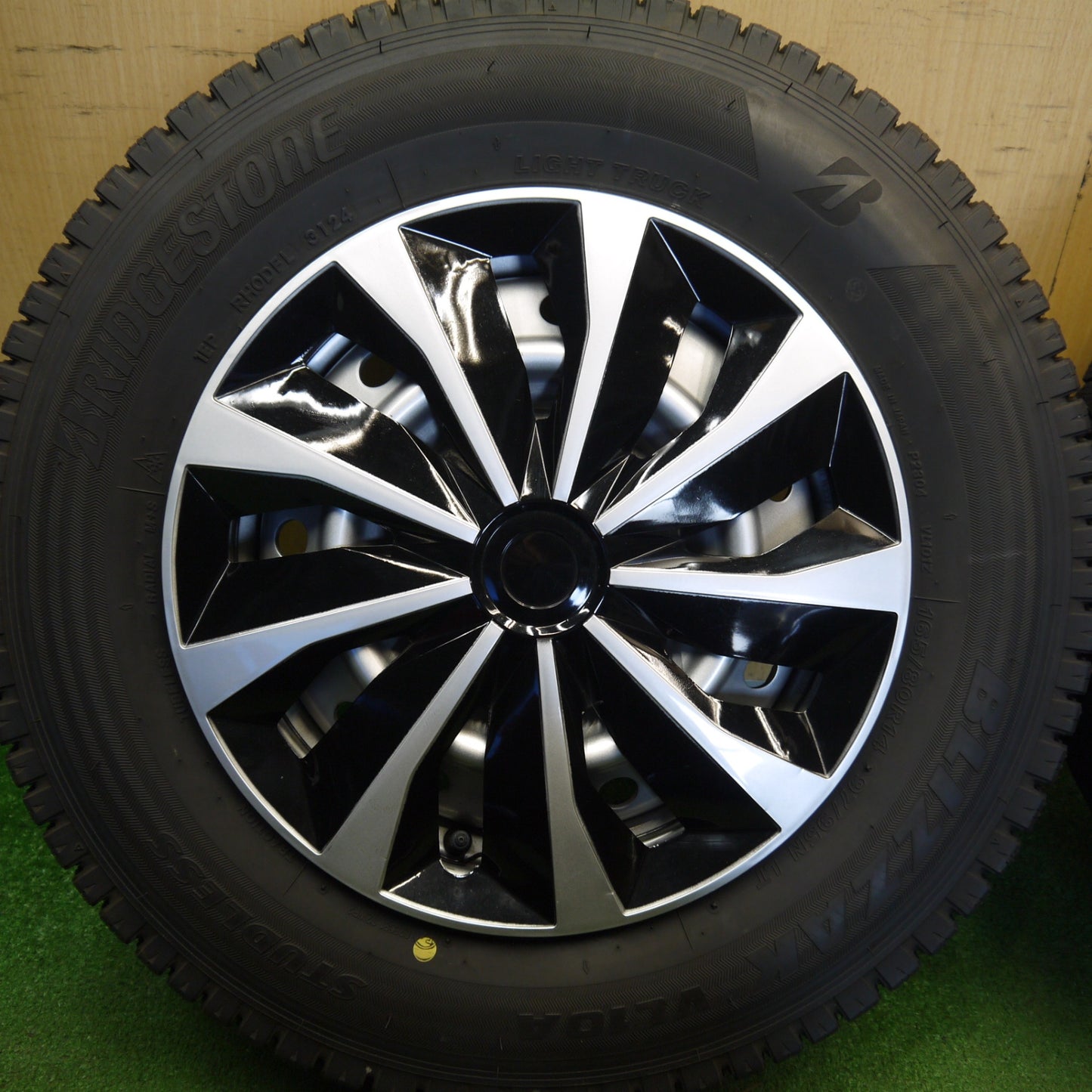 バリ溝！24年！キレイ！9.5分以上★トヨタ タウンエース 等 純正 スチール 165/80R14 97/95N スタッドレス ブリヂストン ブリザック VL10A 14インチ PCD114.3/5H★6042705Hス