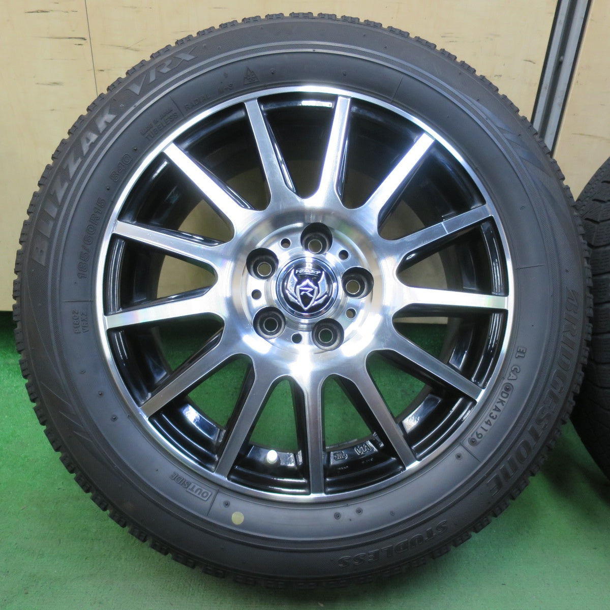 4本価格★シエンタ 等 185/60R15 スタッドレス ブリヂストン ブリザック VRX RiZLEY ライツレー 15インチ PCD100/5H★5100705イス