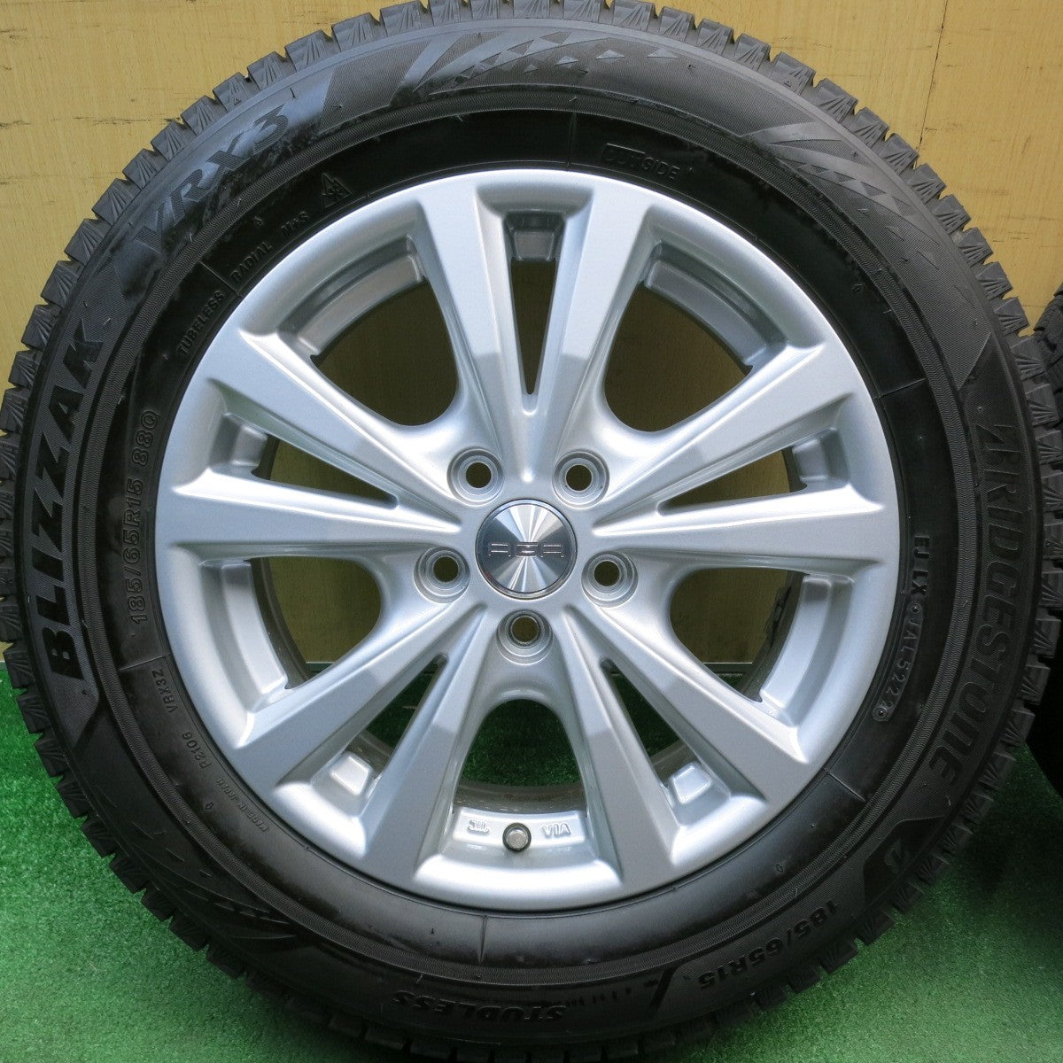 バリ溝！22年！キレイ！9.5分★ワーゲン ポロ 等 AGA Dorf 185/65R15 スタッドレス ブリヂストン ブリザック VRX3 ドルフ 15インチ PCD100/5H★6042610HAス