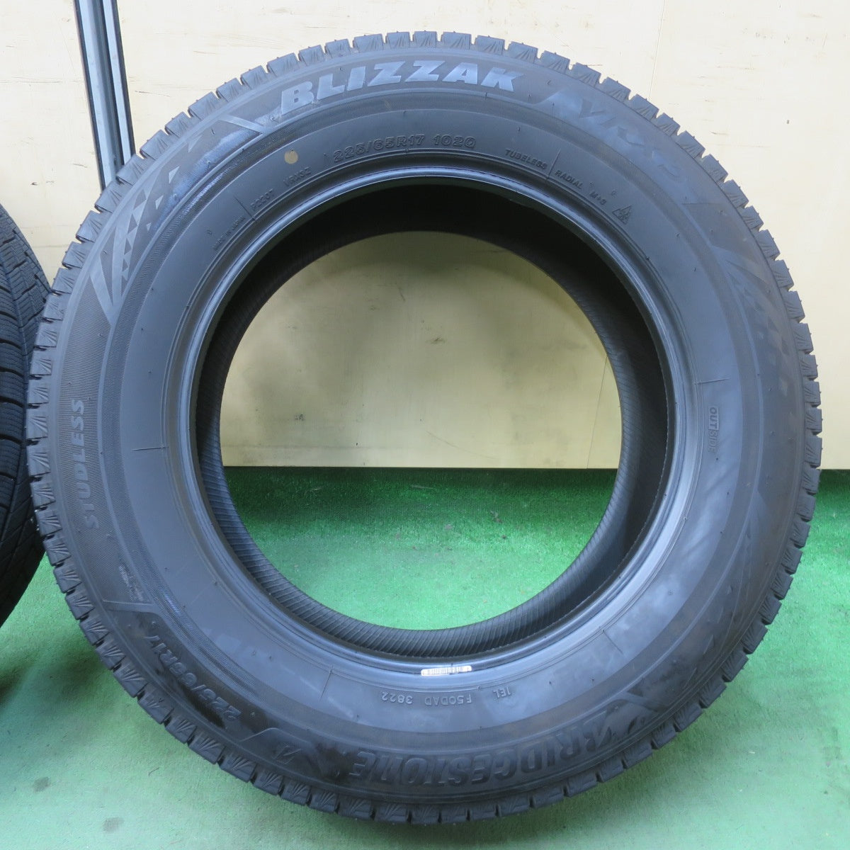 バリ溝！22年！9.5分★スタッドレス 225/65R17 ブリヂストン ブリザック VRX3 タイヤ 17インチ RAV4 ハリアー CX-5 CX-8 エクストレイル 等★6011503イスタ