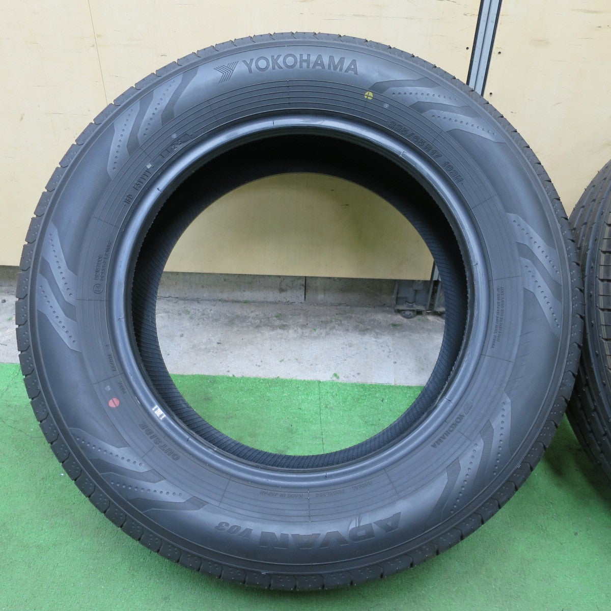 新車外し！25年★225/65R17 ヨコハマ アドバン V03 タイヤ 17インチ 40系 アルファード ヴェルファイア ハリアー RAV4 等★6060502NGノタ