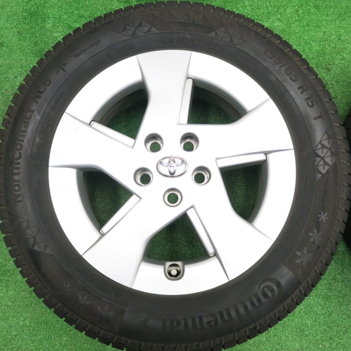 [送料無料] バリ溝！8.5分★トヨタ 30系 プリウス 純正 195/65R15 スタッドレス コンチネンタル ノースコンタクト NC6 15インチ PCD100/5H★4091402HAス