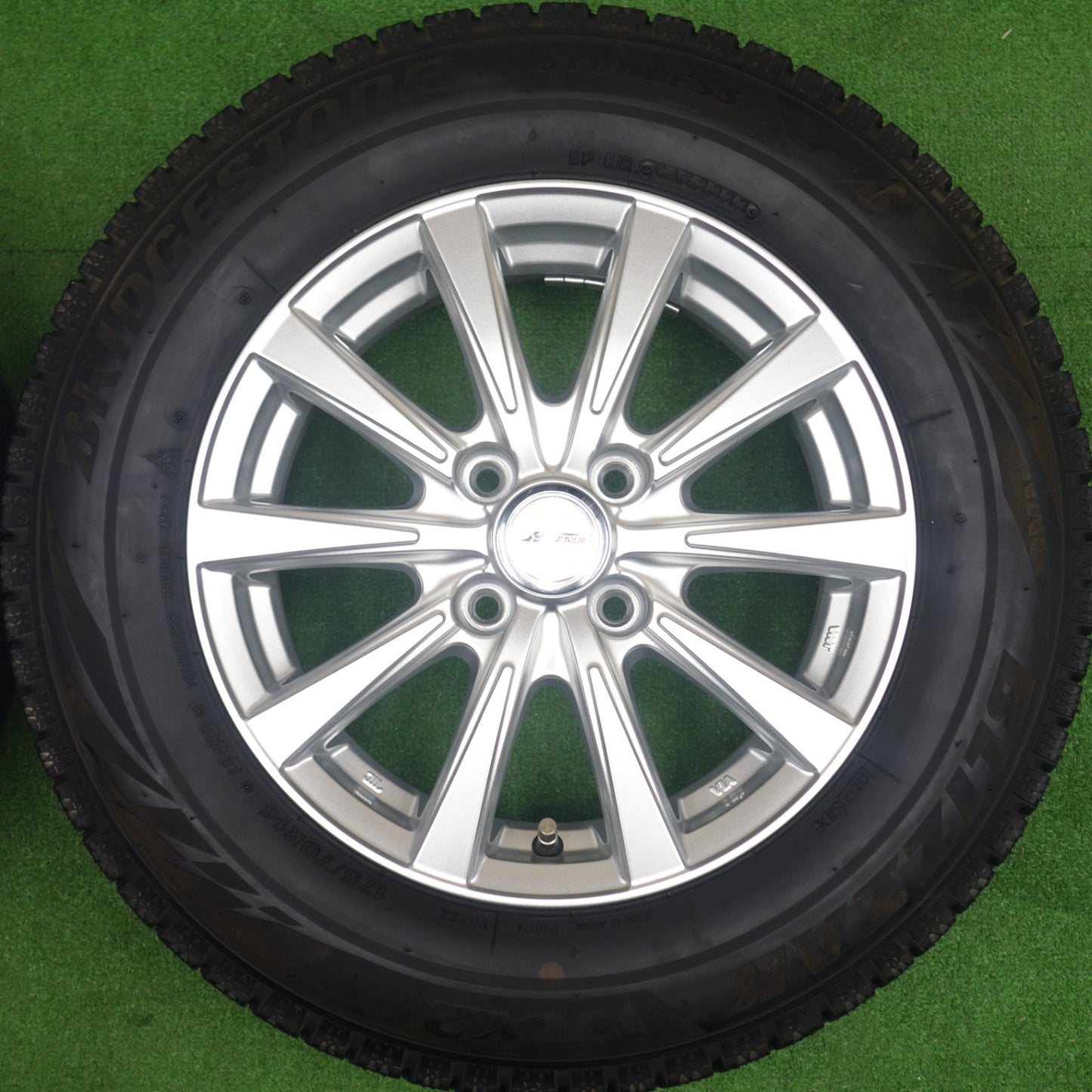 バリ溝！23年！キレイ！ほぼ10分☆スタッドレス 175/70R14 