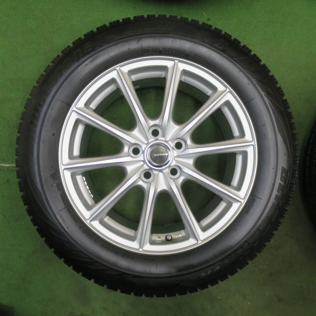 バリ溝！キレイ！9.5分★スタッドレス 225/60R17 ブリヂストン ブリザック VRX2 ECO FORME エコフォルム 17インチ PCD114.3/5H★6022108TTス