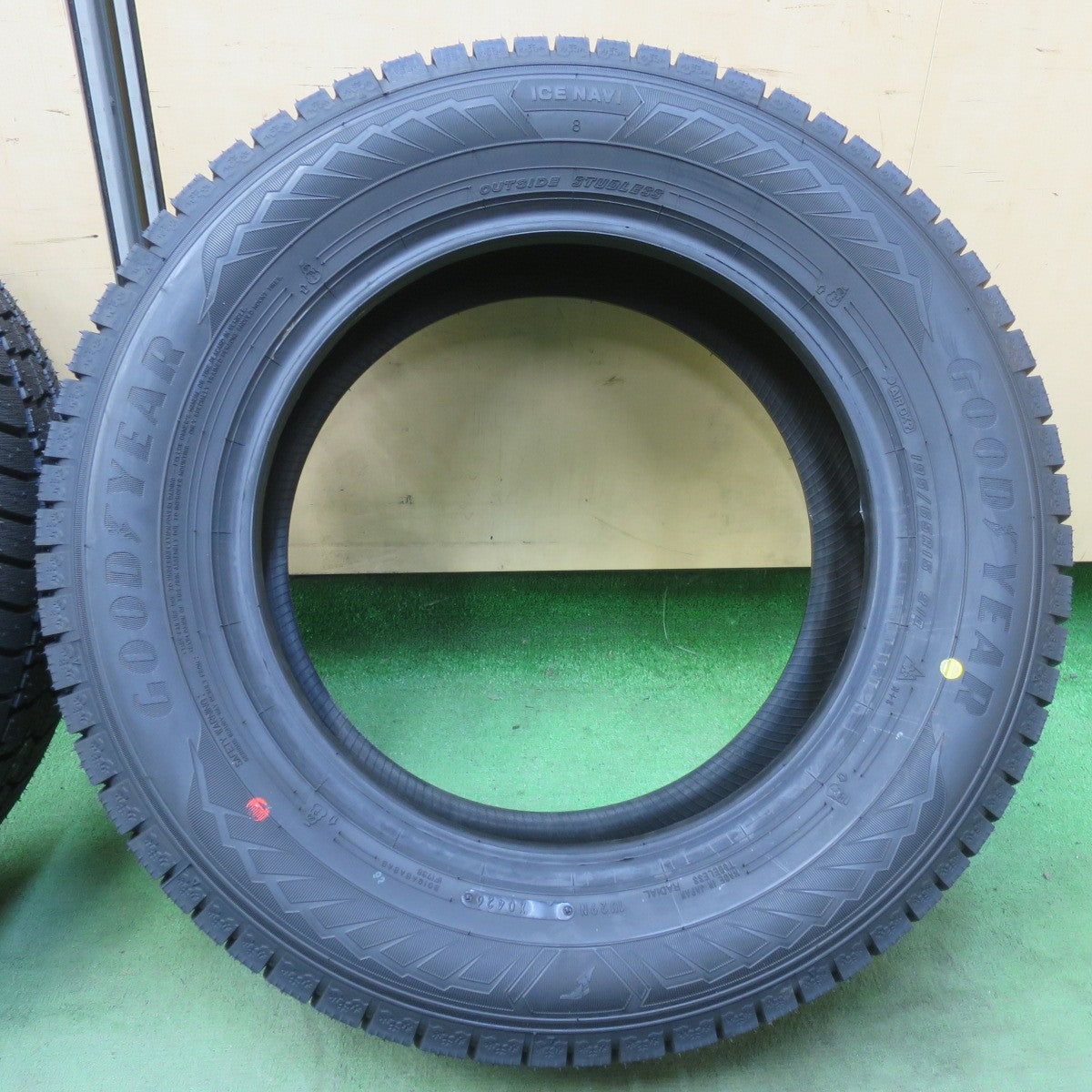 未使用！26年★スタッドレス 195/65R15 グッドイヤー アイスナビ8 タイヤ 15インチ プリウス ノア ヴォクシー ステップワゴン 等★6050602イスタ