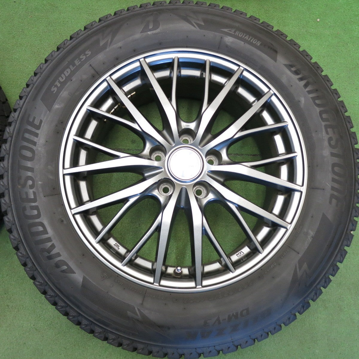 バリ溝！24年！キレイ！9分◎スタッドレス 225/65R17 ブリヂストン ブリザック DM-V3 ravrion RM01 ラブリオン 17インチ PCD114.3/5H◎6070907HAス