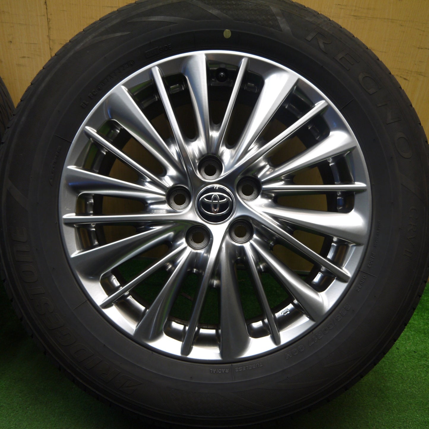 キレイ！23年★トヨタ 30系 アルファード ヴェルファイア 純正 225/60R17 ブリヂストン レグノ GRV2 17インチ PCD114.3/5H★5041609Hノ