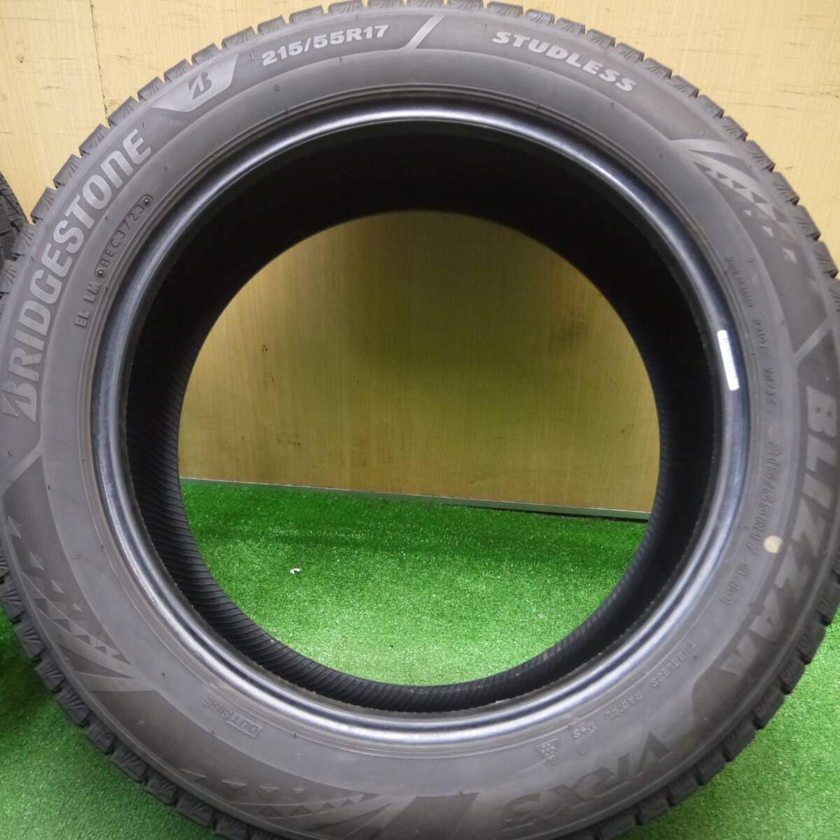 バリ溝！23年！9分★スタッドレス 215/55R17 ブリヂストン ブリザック VRX3 タイヤ 17インチ オデッセイ エスティマ ヴェゼル カムリ CX-3等★4122503Hスタ