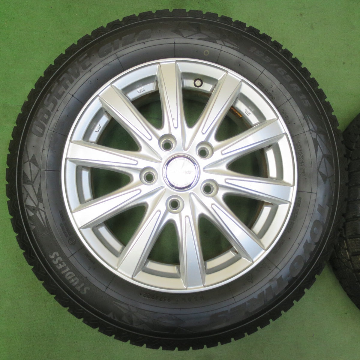バリ溝！22年！キレイ！ほぼ10分★スタッドレス 195/65R15 トーヨー オブザーブ GIZ2 JOKER ジョーカー 15インチ PCD114.3/5H★5080602イス