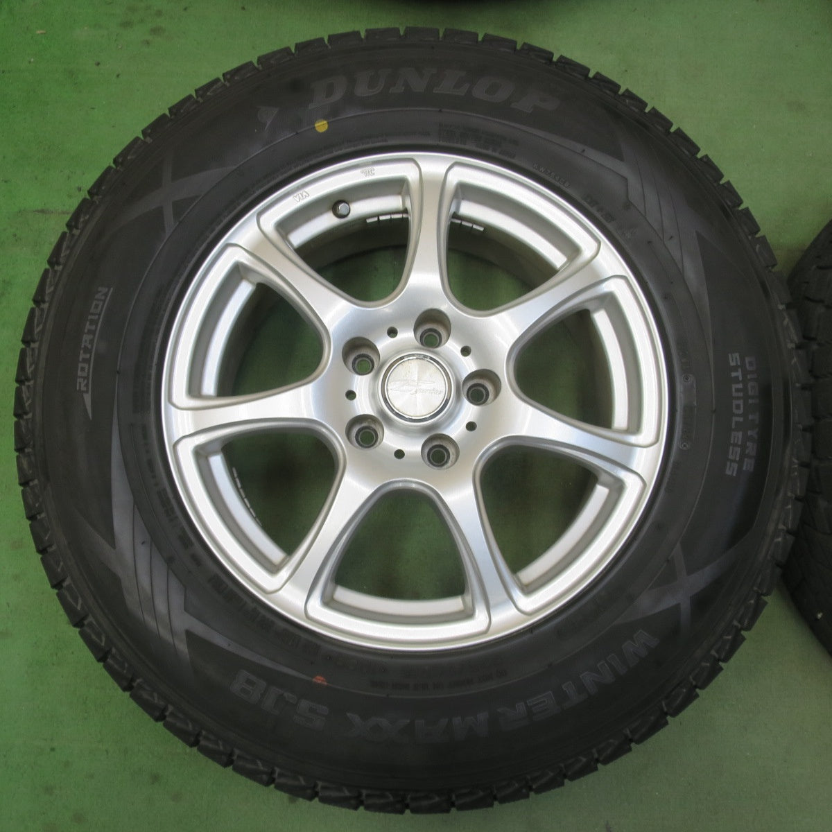 バリ溝！22年！9.5分★スタッドレス 225/70R16 ダンロップ ウインターマックス SJ8 SJ8+ E sprine 社外 アルミ 16インチ PCD114.3/5H★6041604イス