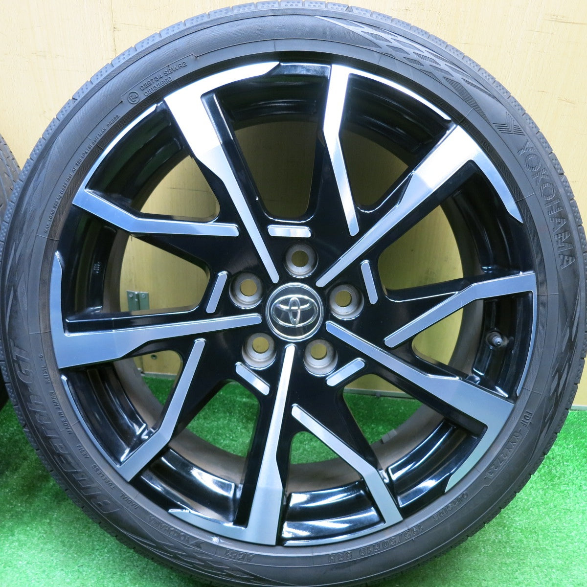 キレイ！23年★トヨタ 60系 プリウス PHV 純正 195/50R19 ヨコハマ BluEarth-GT AE51J ブルーアース 19インチ PCD114.3/5H★6010311HAノ
