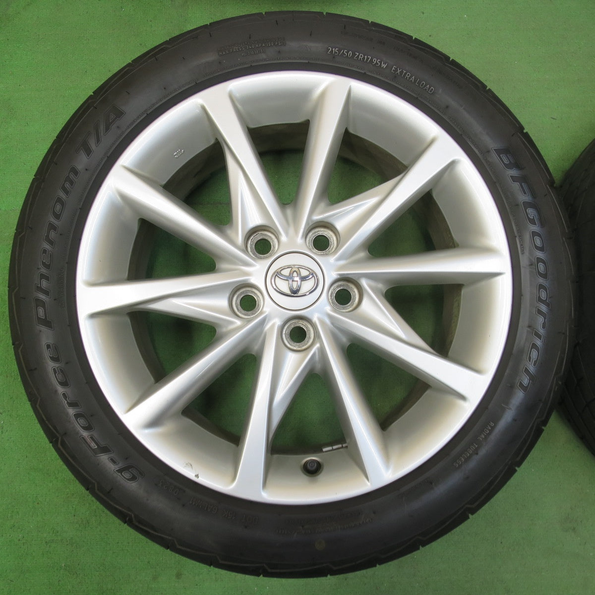 [送料無料] 4本価格！23年★トヨタ プリウスα Sツーリング 純正 215/50R17 BFグッドリッチ g-Force Phenom T/A 17インチ PCD114.3/5H★5032902イノ