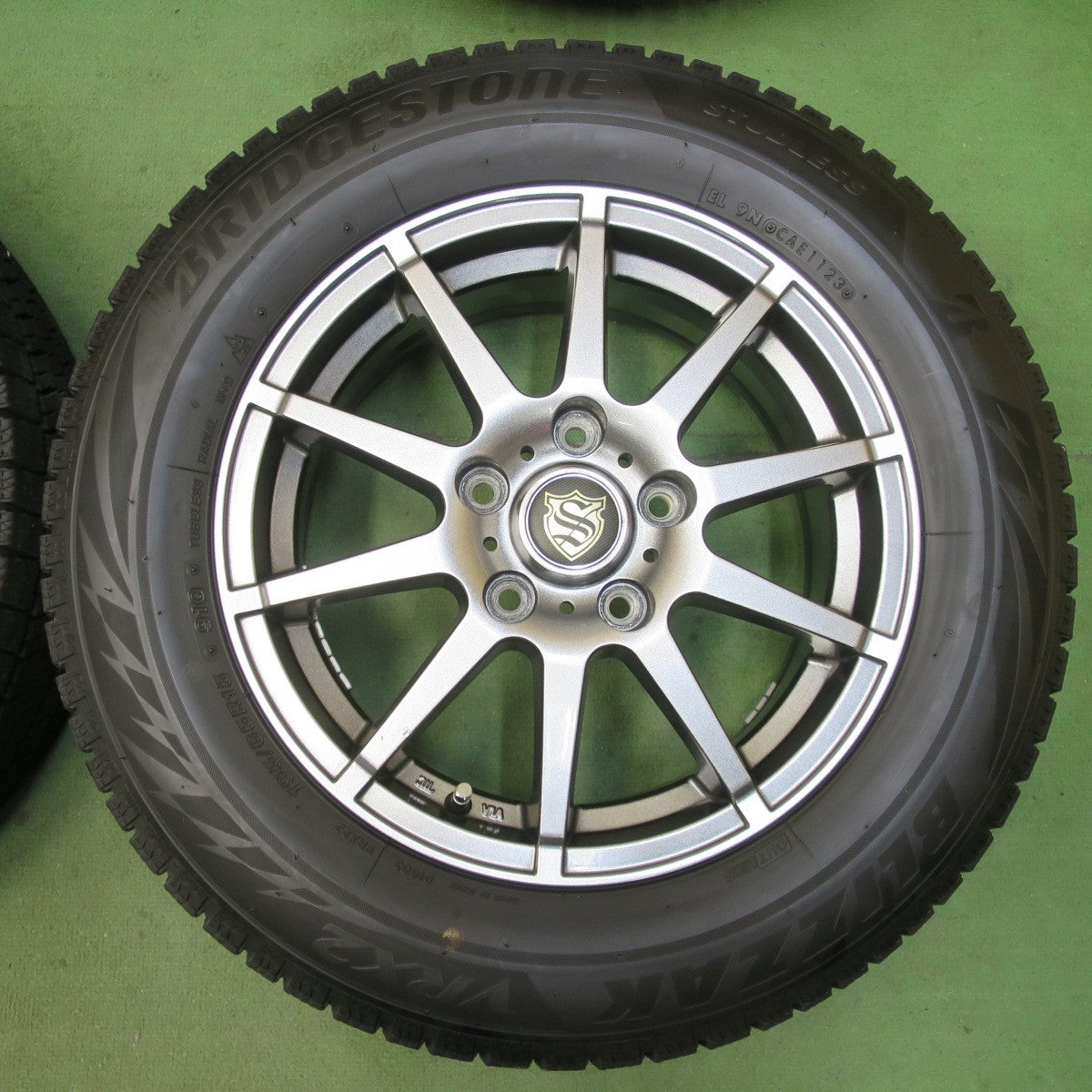 バリ溝！23年！キレイ！9分★スタッドレス 195/65R15 ブリヂストン ブリザック VRX2 社外 アルミ 15インチ PCD114.3/5H★5112809イス