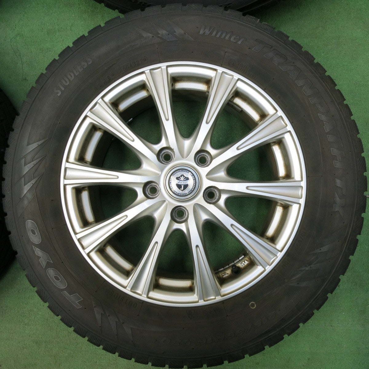 [送料無料] バリ溝！22年！9.5分★スタッドレス 215/65R16 トーヨー ウインタートランパス TX JOKER ジョーカー 16インチ PCD114.3/5H★4120606SYス