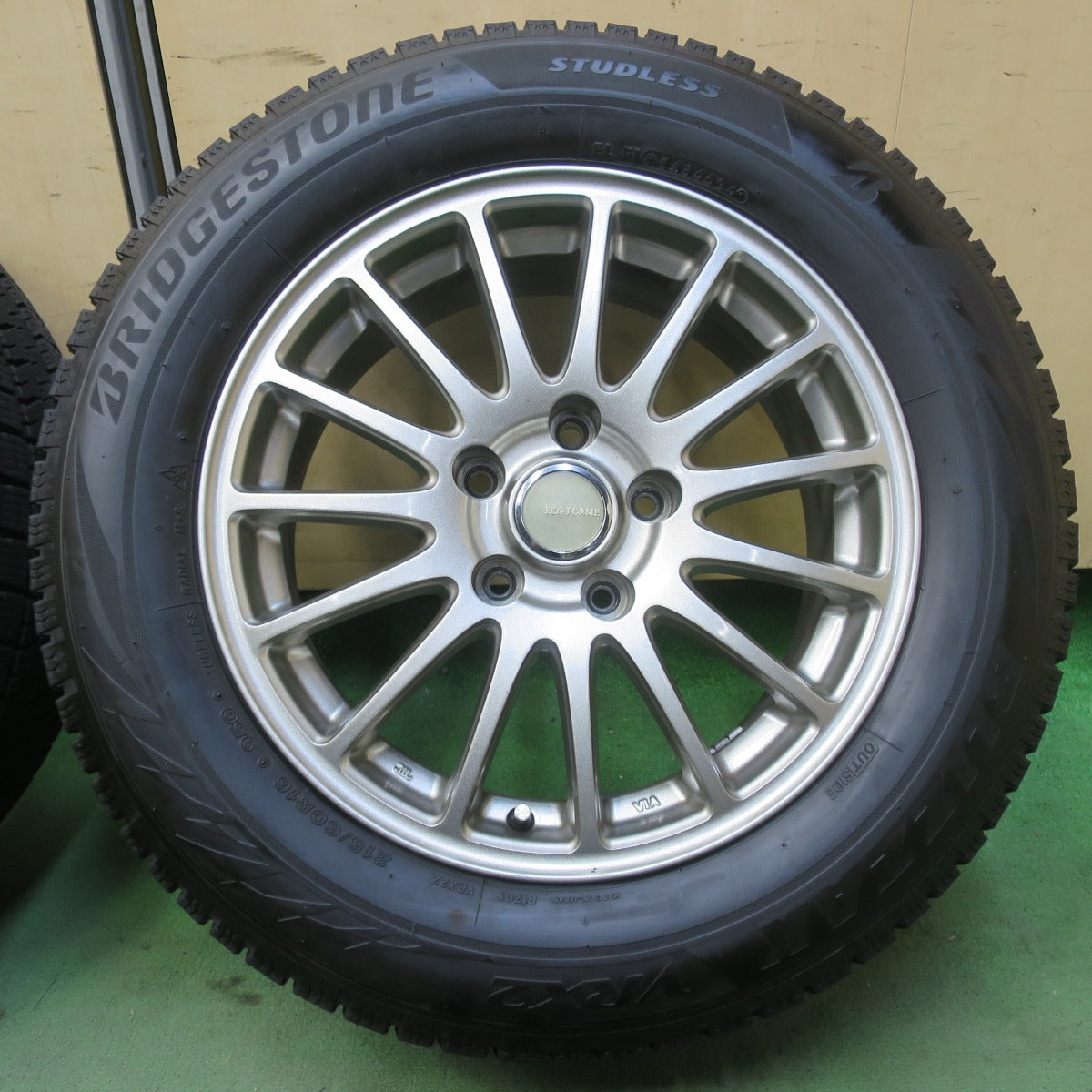バリ溝！24年！キレイ！9.5分◎スタッドレス 215/60R16 ブリヂストン ブリザック VRX2 ECO FORME SE-12 エコフォルム 16インチ PCD114.3/5H◎6081110IMス