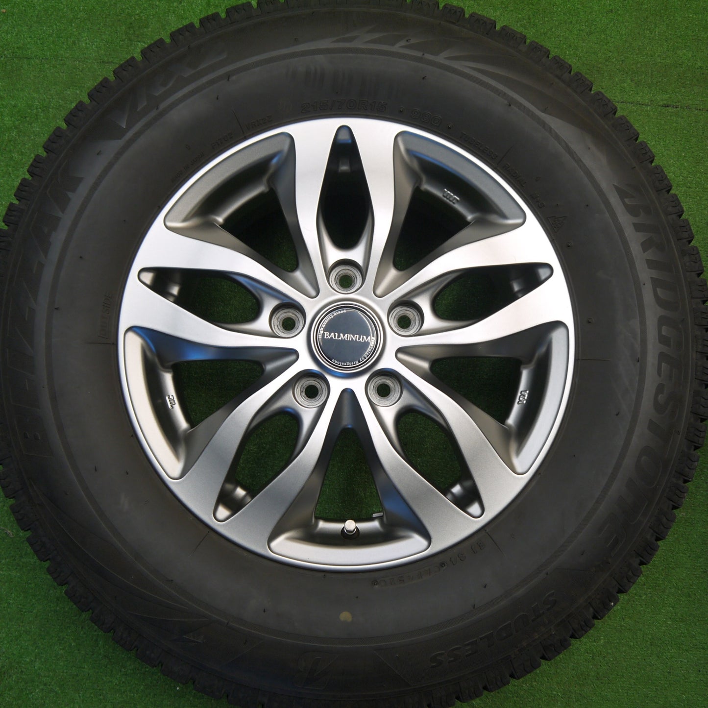 バリ溝！キレイ！8.5分★スタッドレス 215/70R15 ブリヂストン ブリザック VRX2 BALMINUM バルミナ 15インチ PCD114.3/5H★5111402Hス