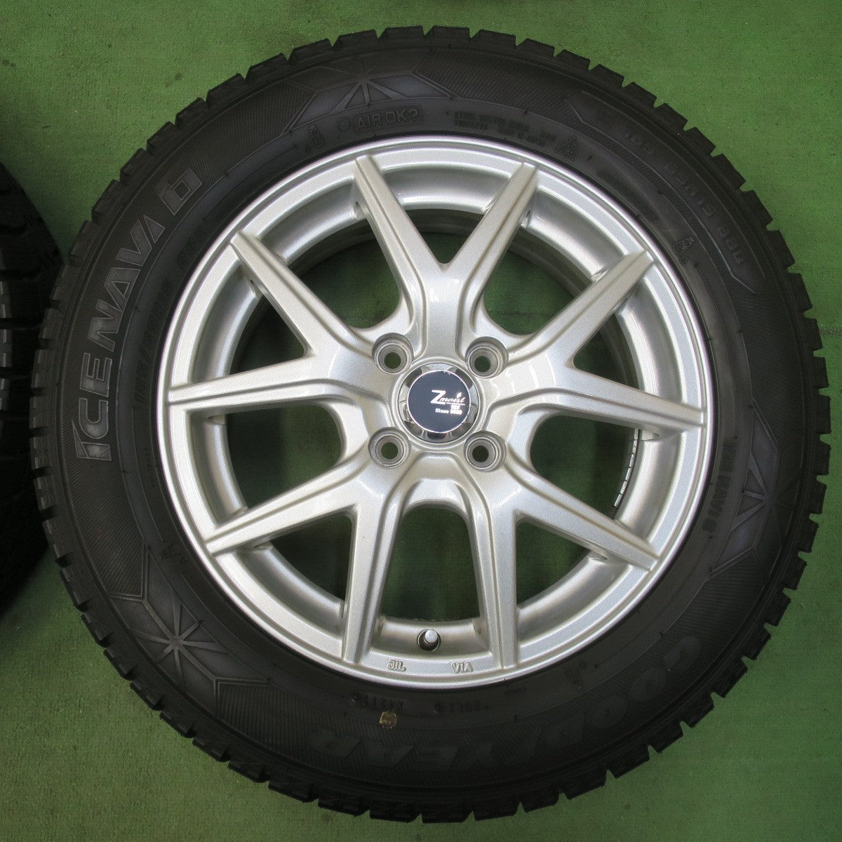 バリ溝！キレイ！9.5分★スタッドレス 185/65R15 グッドイヤー アイスナビ6 Zmeist M5 15インチ PCD100/4H★5121304イス