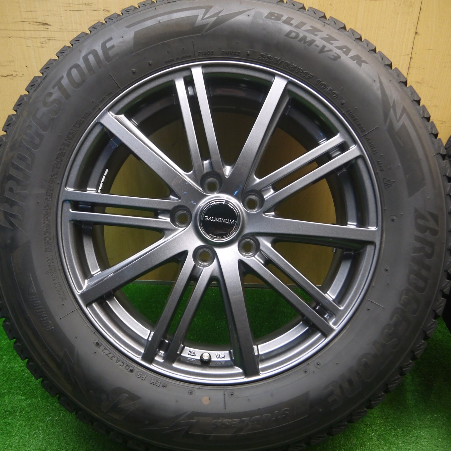 [送料無料] バリ溝！21年！キレイ！9.5分★スタッドレス 225/65R17 ブリヂストン ブリザック DM-V3 BALMINUM バルミナ 17インチ PCD114.3/5H★4102503Hス