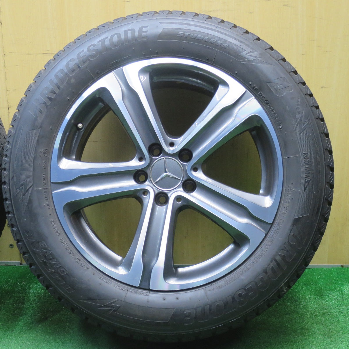 バリ溝！キレイ！8.5分★ベンツ GLCクラス X253 純正 235/60R18 スタッドレス ブリヂストン ブリザック DM-V3 18インチ PCD112/5H★5122501NJス