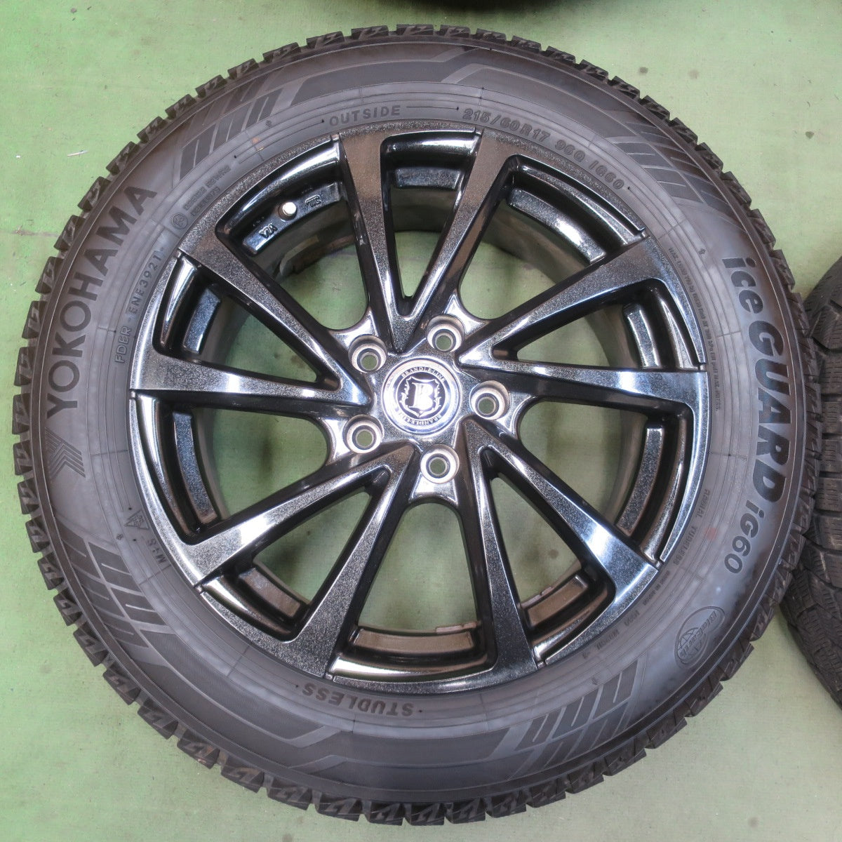バリ溝！キレイ！9分★スタッドレス 215/60R17 ヨコハマ アイスガード iG60 BRANDLE-LINE ブランドルライン 17インチ PCD114.3/5H★6051202イス
