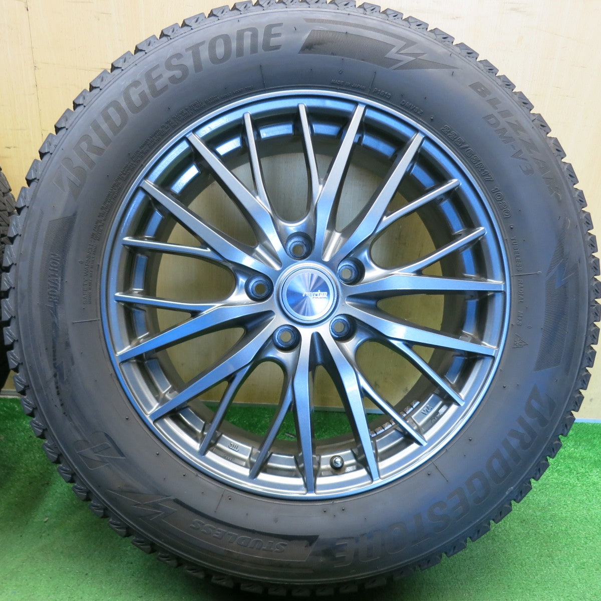 バリ溝！24年！キレイ！9分◎スタッドレス 225/65R17 ブリヂストン ブリザック DM-V3 ravrion RM01 ラブリオン 17インチ PCD114.3/5H◎6070907HAス
