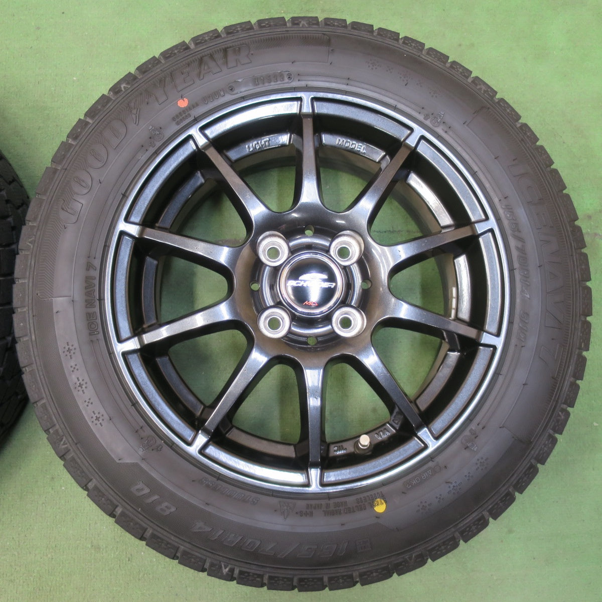 バリ溝！22年！キレイ！9.5分以上★スタッドレス 165/70R14 グッドイヤー アイスナビ7 SCHNEIDER MiD シュナイダー 14インチ PCD100/4H★5110406イス