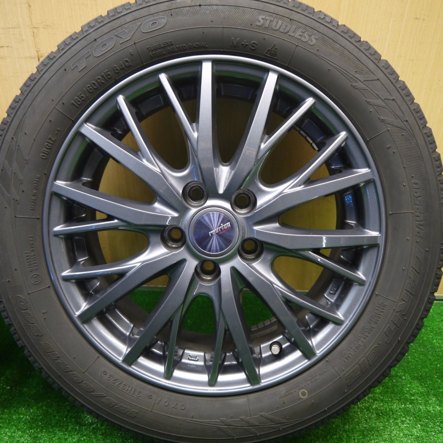 キレイ！23年★シエンタ 等 185/60R15 スタッドレス トーヨー オブザーブ ガリット GIZ ravrion RM01 ラブリオン 15インチ PCD100/5H★5101005Hス
