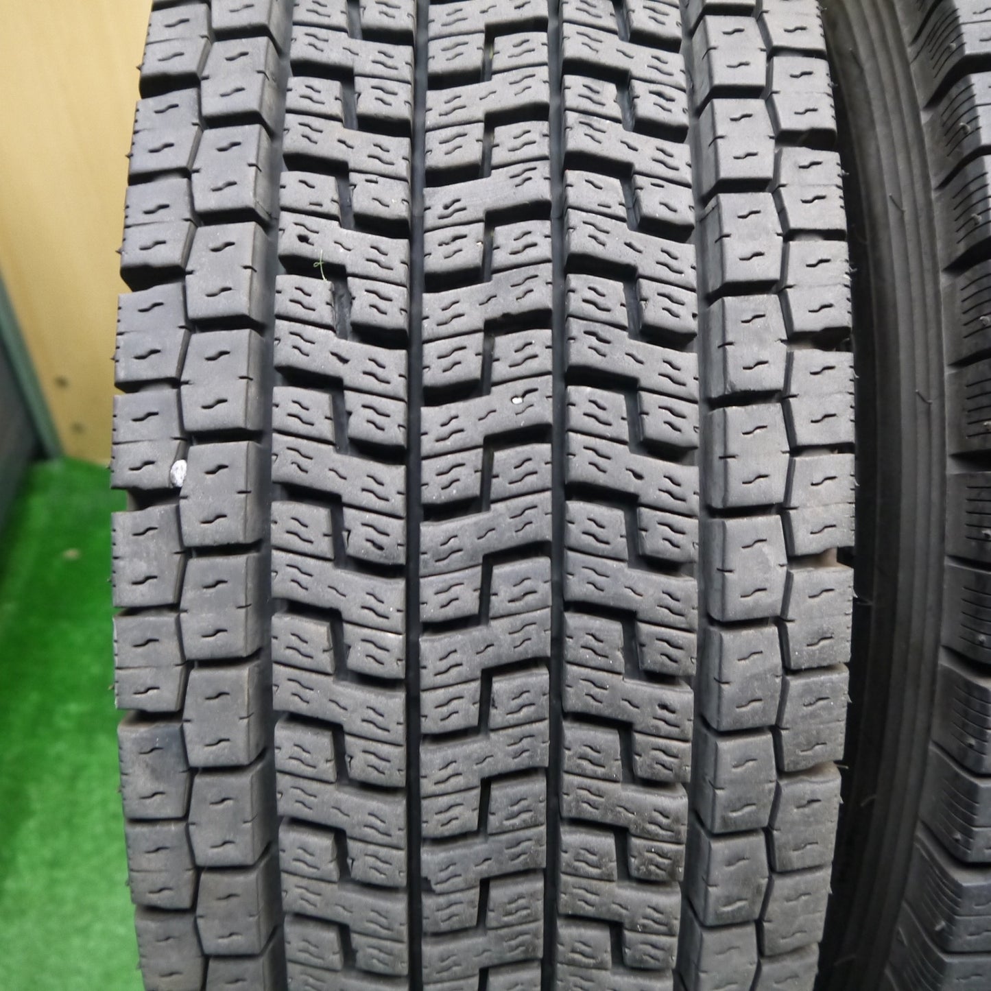 バリ溝！9分！6本★トラック タイヤ 215/70R17.5 123/121J スタッドレス ヨコハマ ZEN 903ZW 17.5インチ★5111403KKスタ