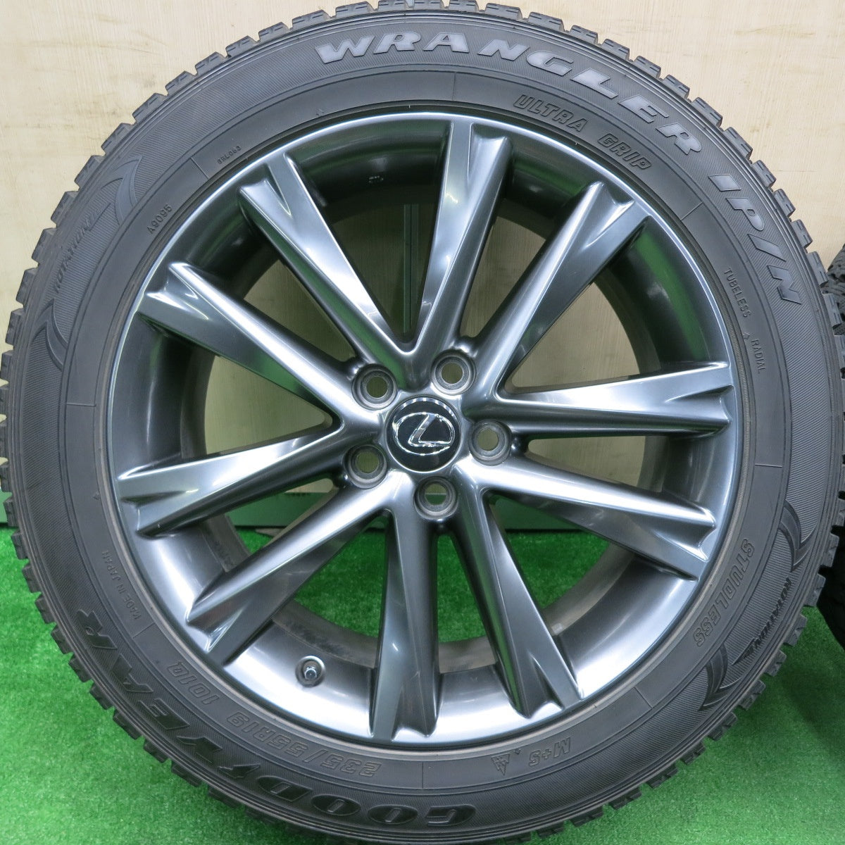[送料無料] バリ溝！キレイ！9分★レクサス 10系 RX Fスポーツ 純正 235/55R19 スタッドレス グッドイヤー WRANGLER IP/N 19インチ PCD114.3/5H★4112905HAス
