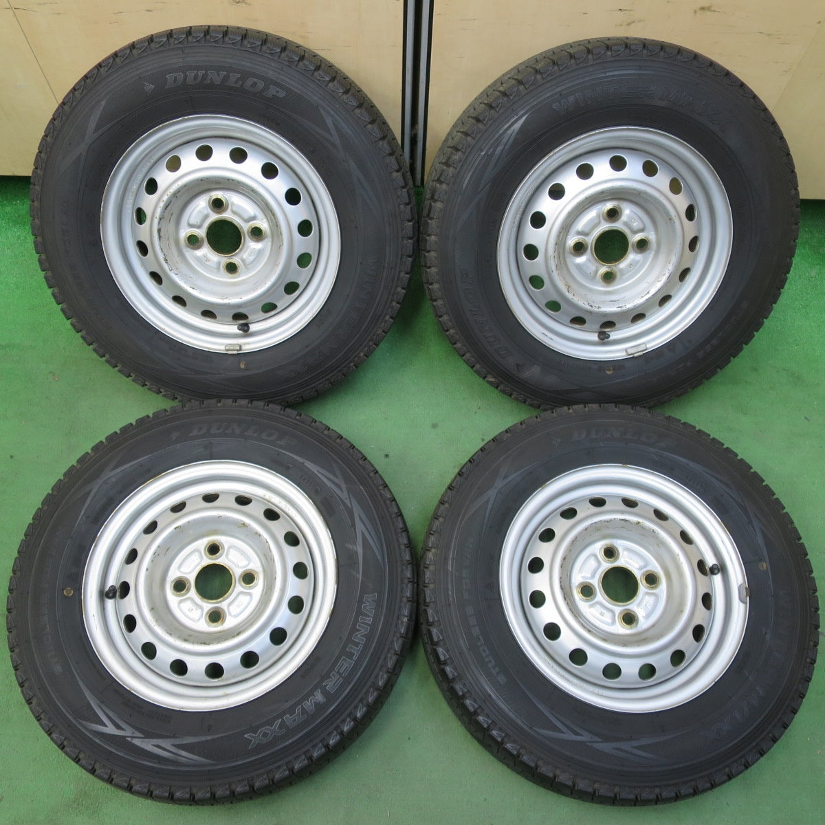 バリ溝！9.5分★スタッドレス 165R13 6PR ダンロップ ウインターマックス SV01 スチール 13インチ PCD100/4H★5061805イス