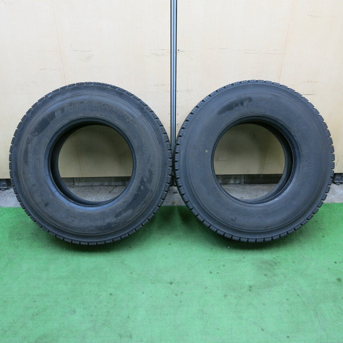 2本価格！23年★トラック タイヤ 225/90R17.5 127/125L スタッドレス ブリヂストン W999 17.5インチ★5031906ナスタ