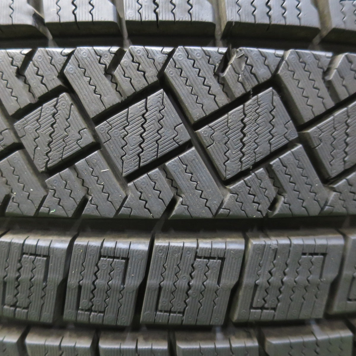バリ溝！24年！キレイ！ほぼ10分★スタッドレス 195/65R15 ピレリ アイス ゼロ アシンメトリコ Fang KOSEI ファング コーセイ 15インチ PCD114.3/4H 5H マルチ★6060909イス