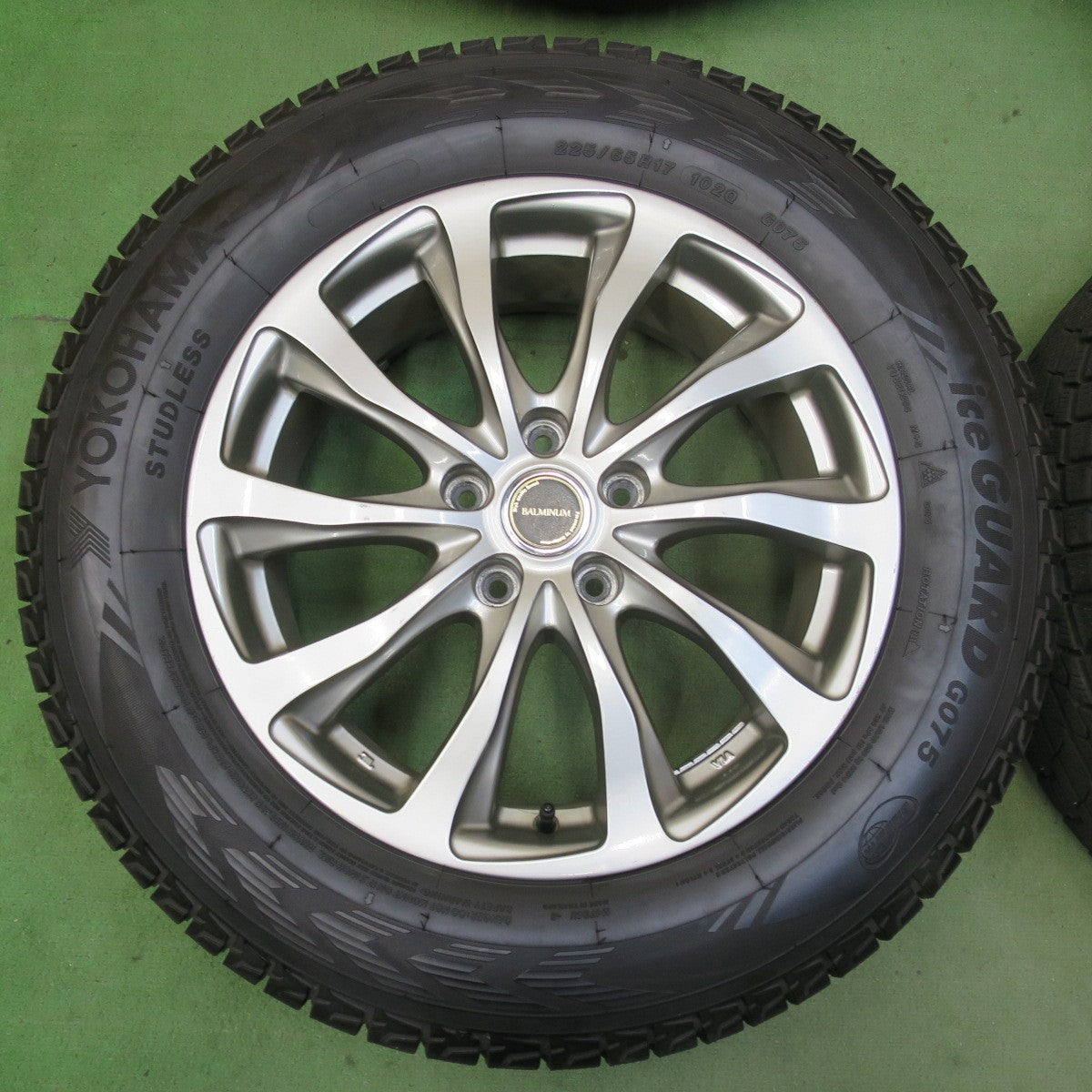 バリ溝！21年！キレイ！9.5分★スタッドレス 225/65R17 ヨコハマ アイスガード G075 BALMINUM TR10 バルミナ 17インチ PCD114.3/5H★5120208イス