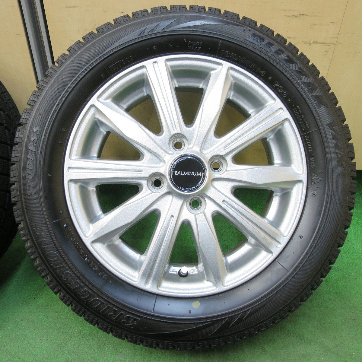 バリ溝！キレイ！9分★スタッドレス 165/65R14 ブリヂストン ブリザック VRX BALMINUM バルミナ 14インチ ハスラー ソリオ 等 PCD100/4H★5012513イス