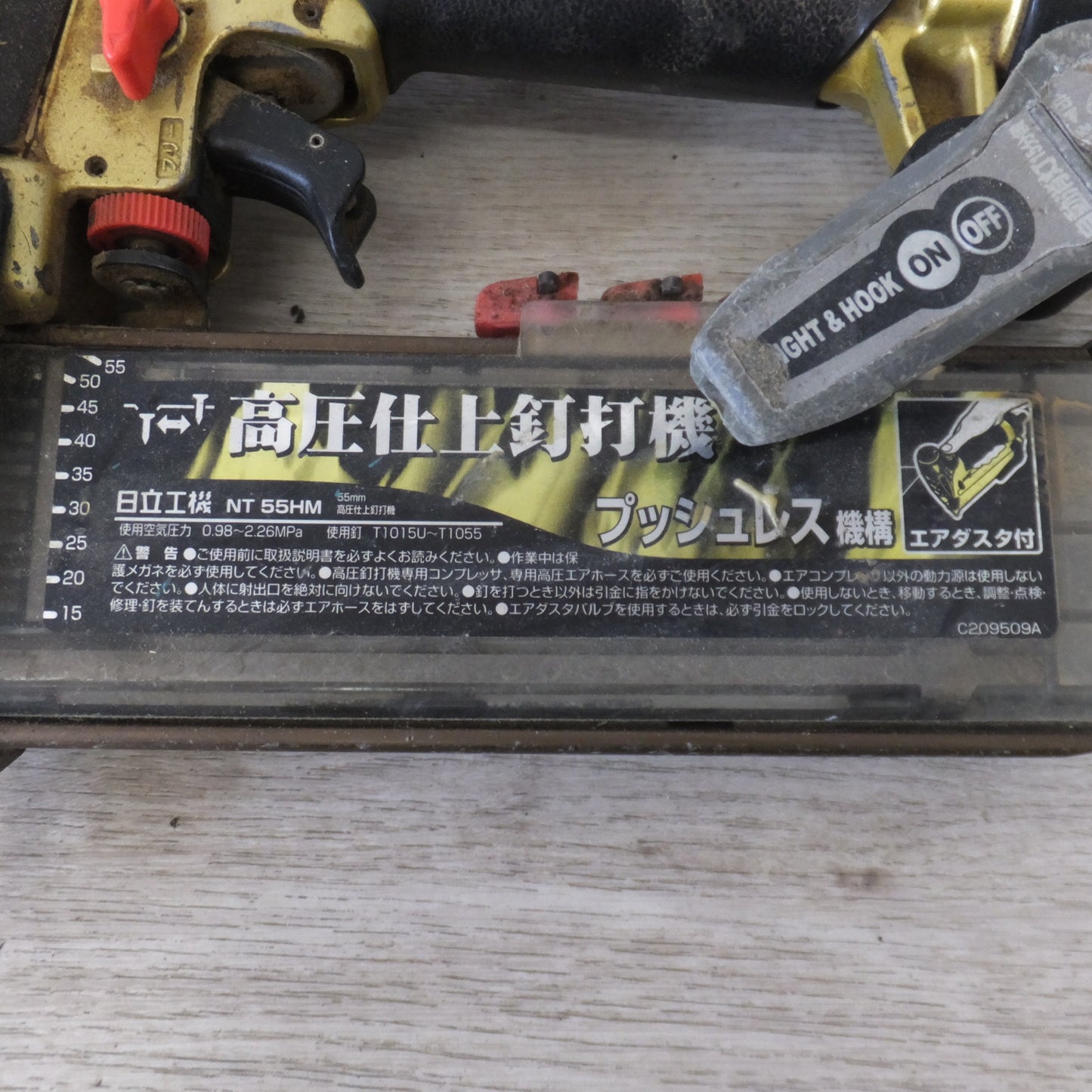 [送料無料] ★日立 HITACHI 55mm 高圧仕上げ釘打機 NT55HM プッシュレス機構 エアダスタ付　0.98～2.26MPa★