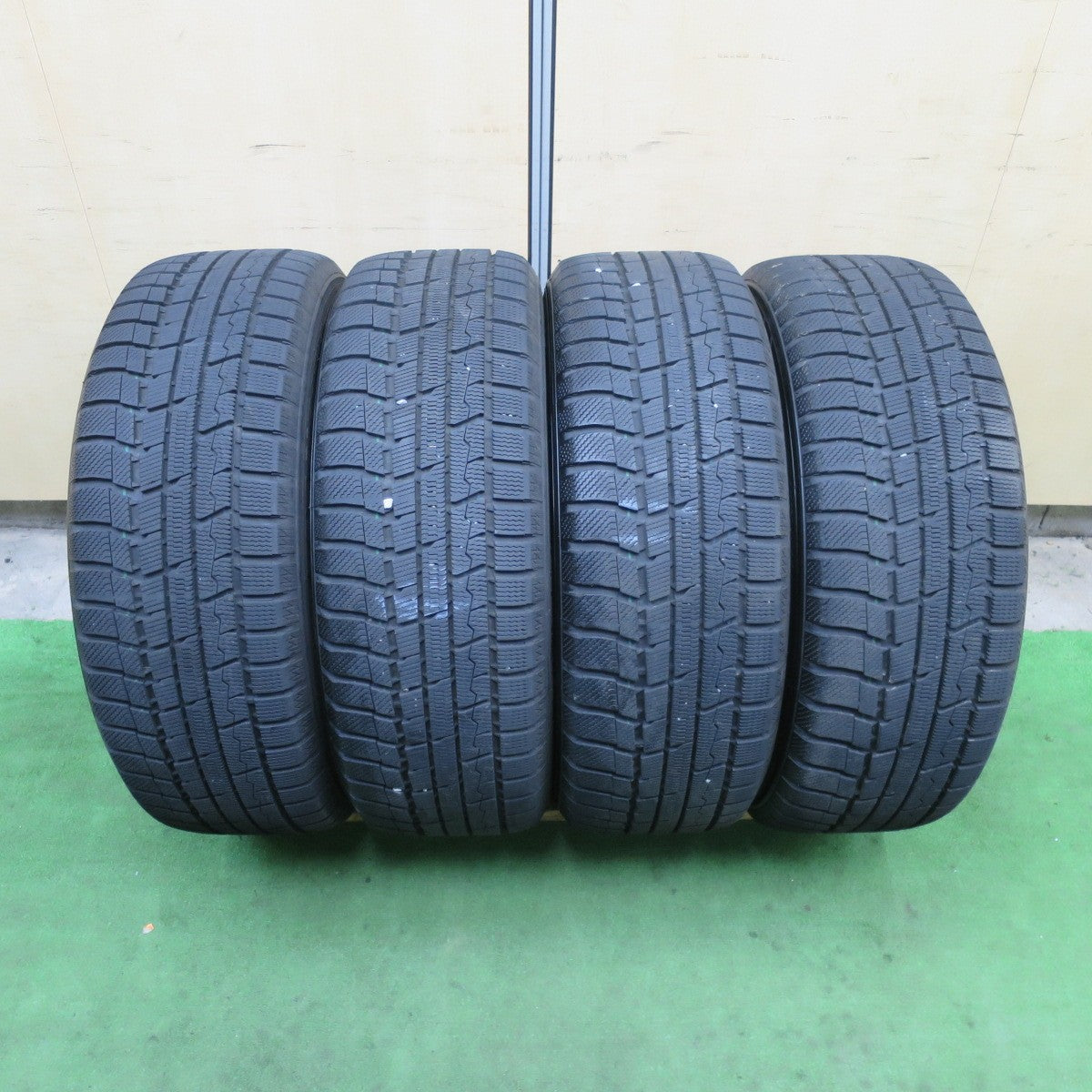 バリ溝！22年！キレイ！9.5分★スタッドレス 225/55R18 トーヨー ウインター トランパス TX VELVA SPORT ヴェルヴァ スポーツ 18インチ PCD114.3/5H★5112504TTス