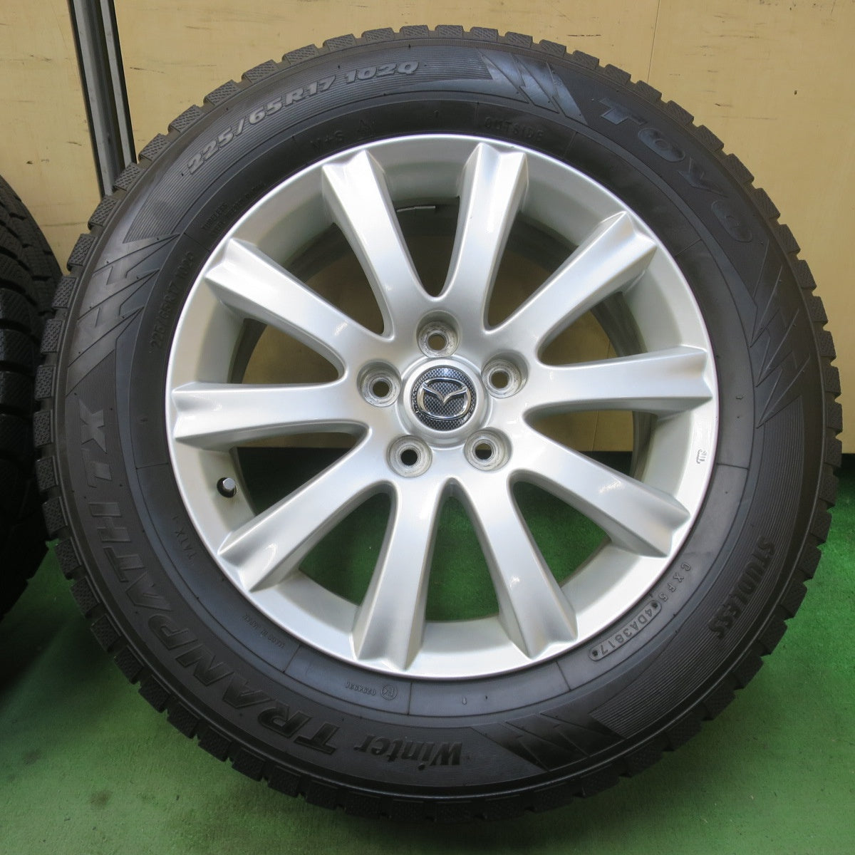 バリ溝！キレイ！9分★マツダ MPV 純正 225/65R17 スタッドレス トーヨー ウインター トランパス TX 17インチ PCD114.3/5H★6030501イス