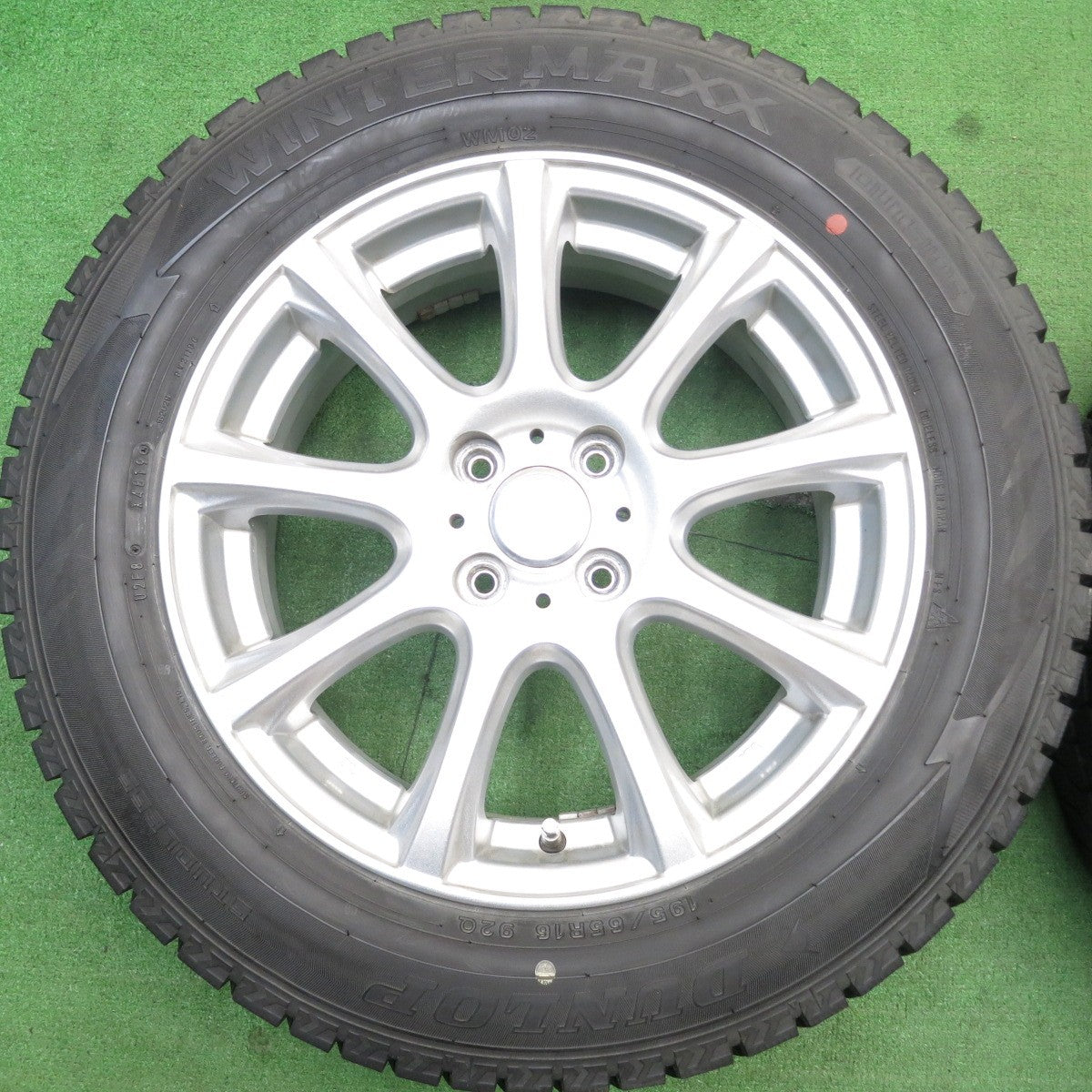 バリ溝！キレイ！9.5分★スタッドレス 195/65R16 ダンロップ ウインターマックス WM02 DUFACT デュファクト 16インチ PCD100/4H★5052105AKス