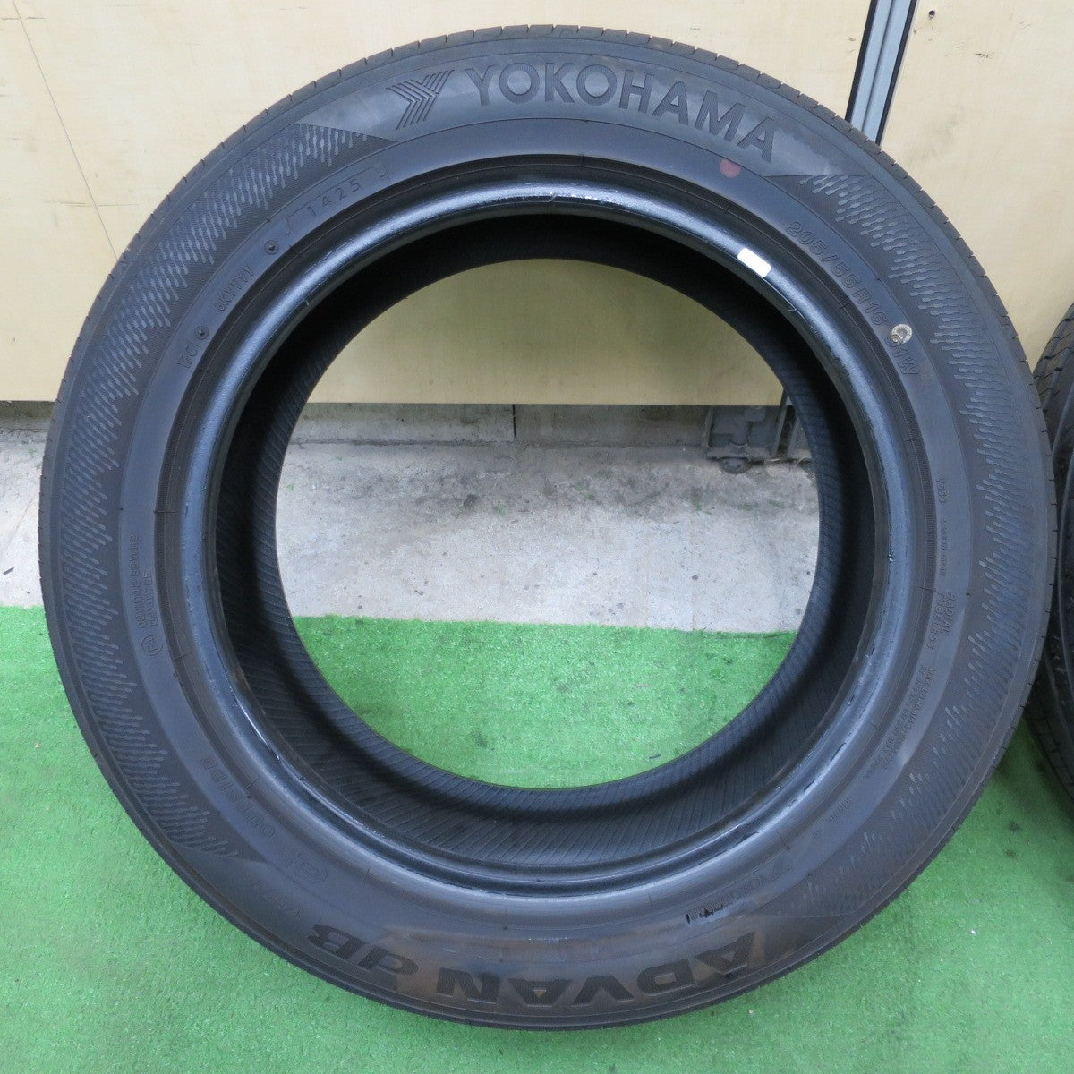 新車外し！25年★205/55R16 ヨコハマ アドバン dB V553 タイヤ 16インチ ボルボ 850 V70 等★6030302NGノタ