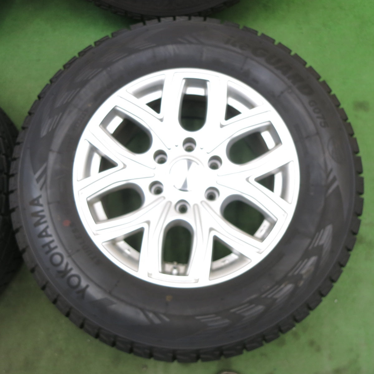 バリ溝！キレイ！9.5分★PREMIX 飛車 ヒシャ 265/65R17 スタッドレス ヨコハマ アイスガード G075 17インチ PCD139.7/6H★6011305ナス
