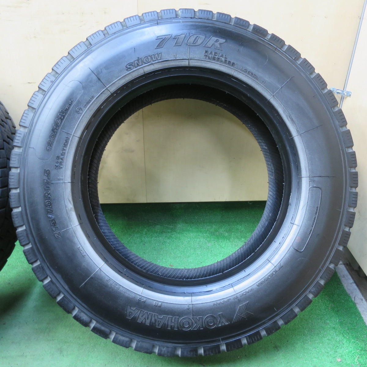 バリ溝！21年！ほぼ10分！6本★トラック タイヤ 215/70R17.5 123/121J ヨコハマ 710R 17.5インチ ミックス オールシーズン★5061005イスタ