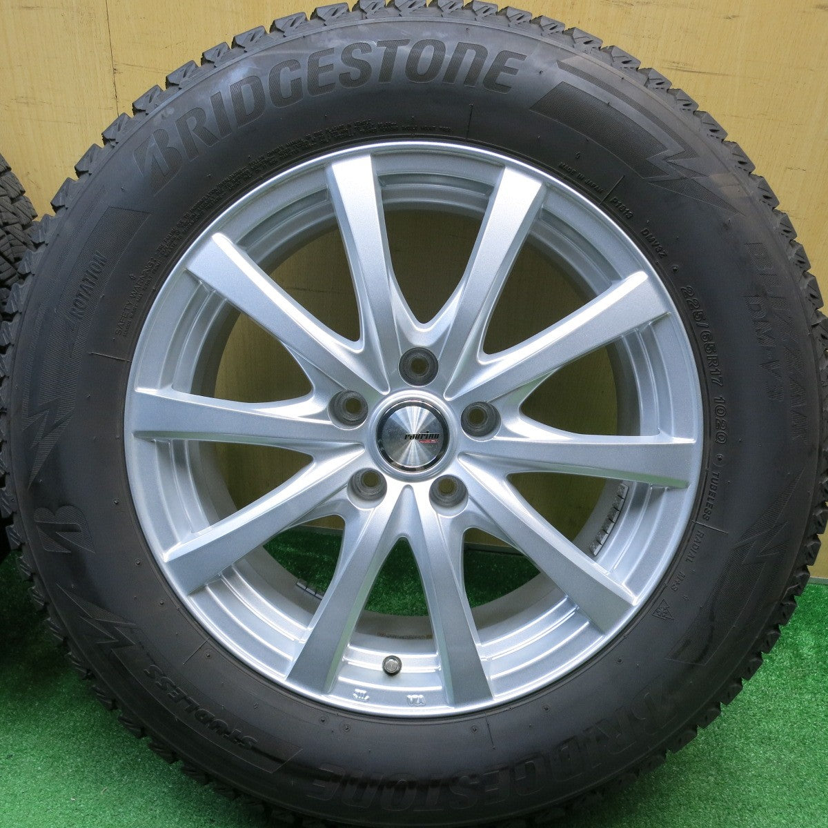 バリ溝！キレイ！9.5分★スタッドレス 225/65R17 ブリヂストン ブリザック DM-V3 ravrion RS01 ラブリオン 17インチ PCD114.3/5H★6010203HAス